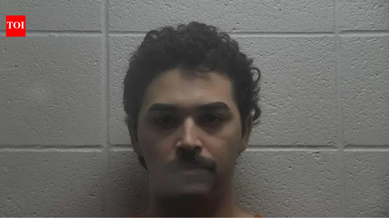 ‘खाल खींचो, इसे आवारा कुत्तों को खिलाओ’: हिंसक पोस्ट में डोनाल्ड ट्रम्प को धमकी देने के आरोप में केंटुकी का व्यक्ति गिरफ्तार