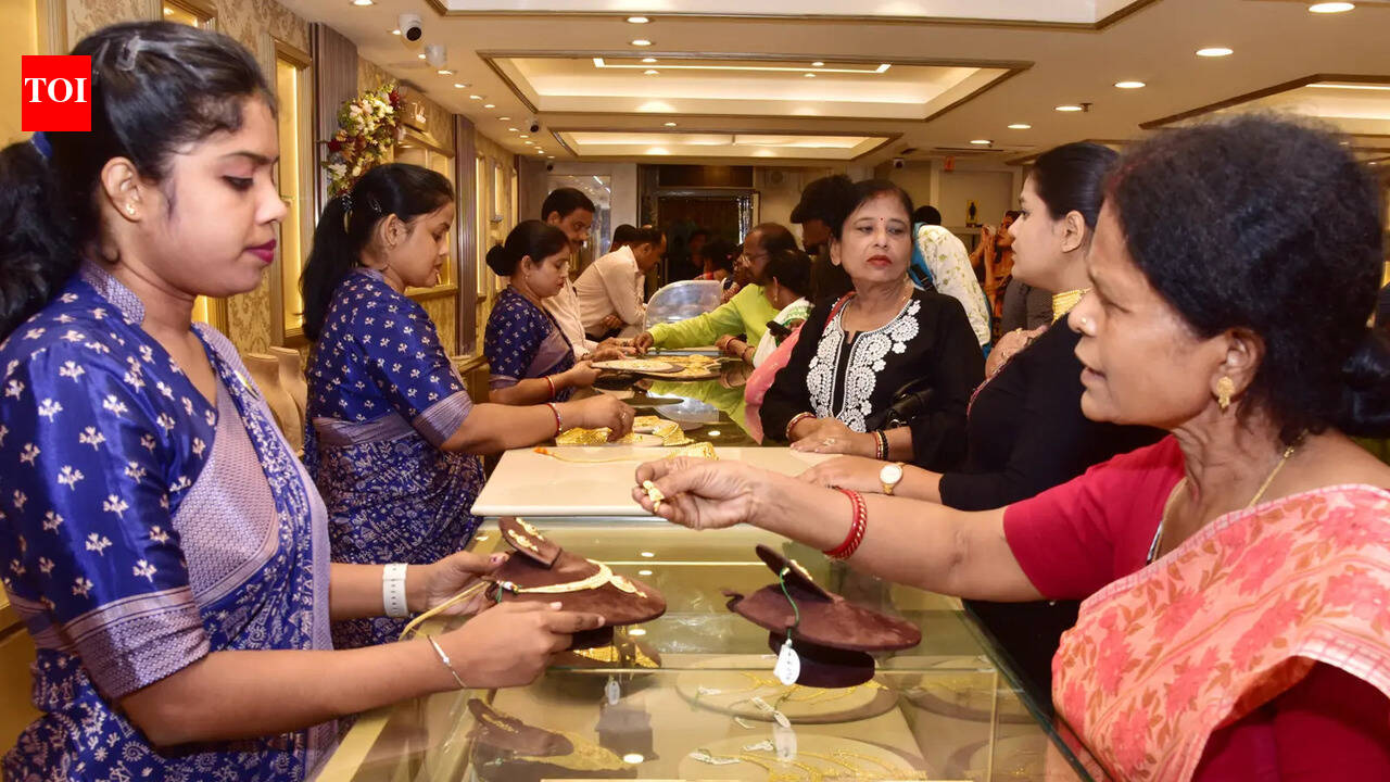 Akshaya Tritiya draws jewellery buyers to showrooms