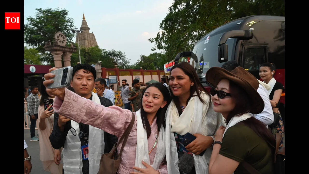 Social media influencers visit Mahabodhi temple