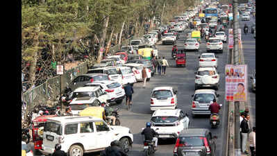 Illegal parking chokes Ghaziabad