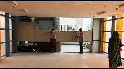 Beam blocking entry, Noida metro skywalk delayed again by a month & half