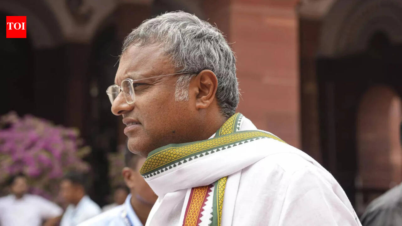 Cash is the king: Mob snatches 13.4 lakh seized from MP’s office