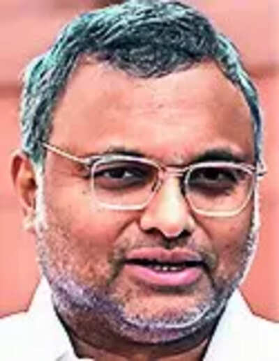  Mob snatches 13.4 lakh seized from MP’s office