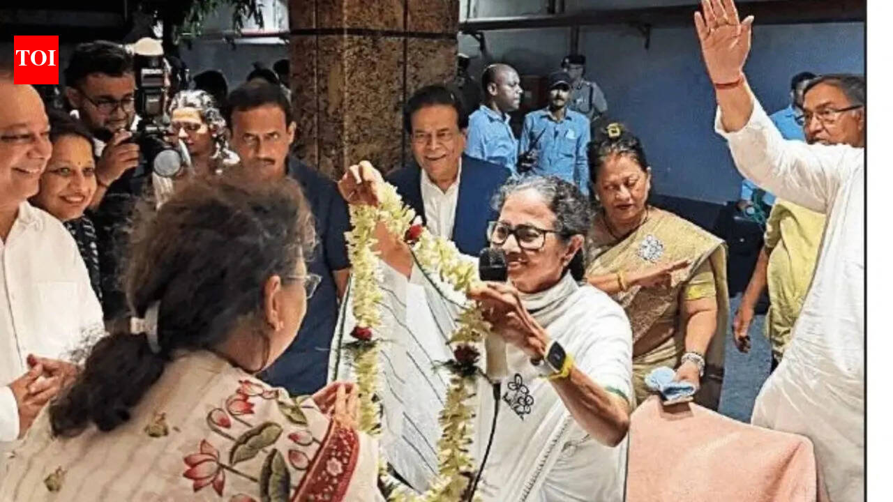 Mamata Banerjee Launches Groundbreaking Door-to-Door Campaign in Bhowanipore