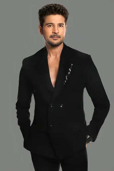 Rajeev Khandelwal talks about his style, calls it 'an extension' of what he feels '