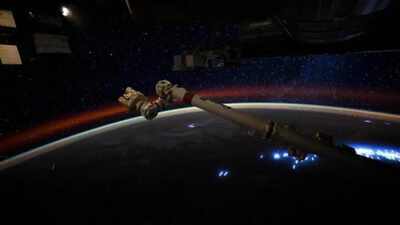 நாசா விண்வெளி வீரர் உச்ச இரவில் விண்வெளி நிலையத்தில் இருந்து அதிர்ச்சியூட்டும் அரிய லைரிட் விண்கல் மழை புகைப்படத்தை கைப்பற்றினார்| பார்க்கவும்