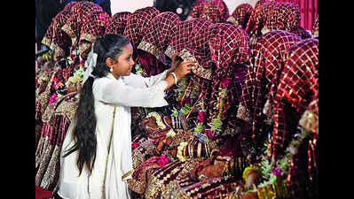 At mass event, 31 couples enter into matrimony sans debt