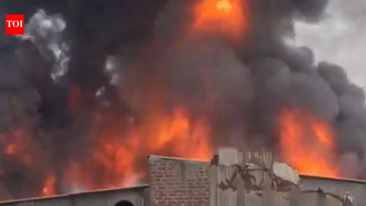 Blaze erupts at chemical godown in Maharashtra's Bhiwandi