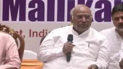  Kharge clarifies remark, says 'Modi always threatens'; BJP calls Cong chief 'frustrated'