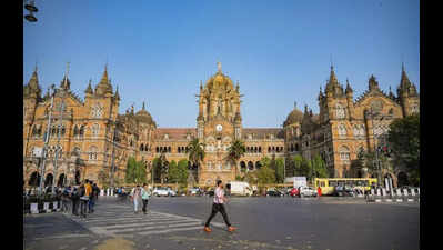 Station master suspended after CSMT routing lapse in Mumbai; Central Railway services hit for half an hour