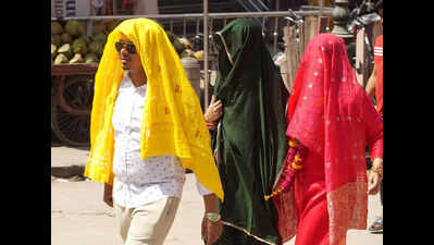 Slight dip in temp but city still sweltersat 42.4° Celsius; schools timings revised