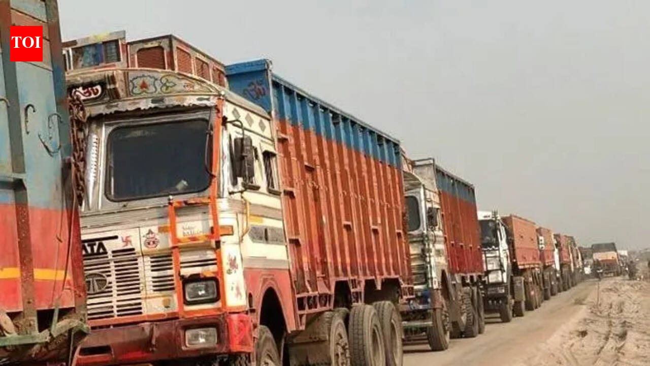 Over 200 vehicles parked along roads, highways penalised