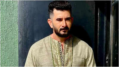 Exclusive - Behzaad Khan celebrates 100 episodes of Seher Hone Ko Hai; says 'Entering Millions of Homes with Gratitude'