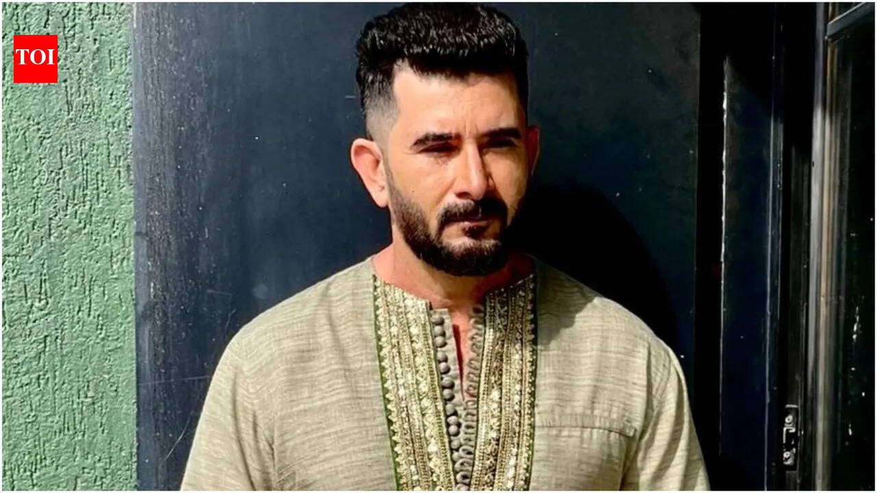 Exclusive - Behzaad Khan celebrates 100 episodes of Seher Hone Ko Hai; says 'Entering Millions of Homes with Gratitude'