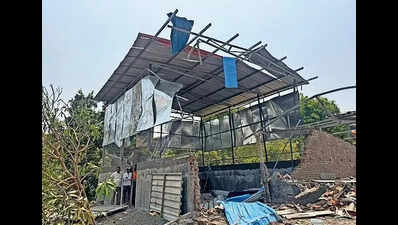 1 dead, 4 hurt in explosion at illegal firecracker unit in Palghar