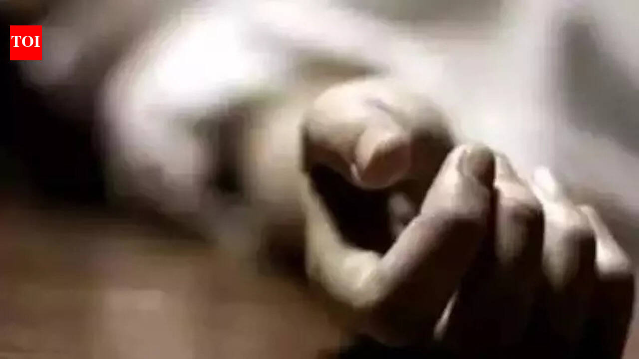 Rozgar sevak dies after falling off vehicle in Chatra