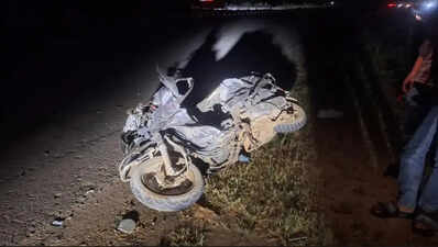 Truck rams into scooter in Gurgaon, teenager and youth die