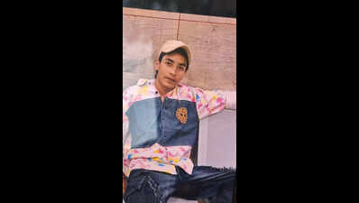 Truck rams into scooter in Gurgaon, teenager and youth die