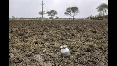 Committee submits report on farm loan waiver to Maharashtra chief minister Devendra Fadnavis