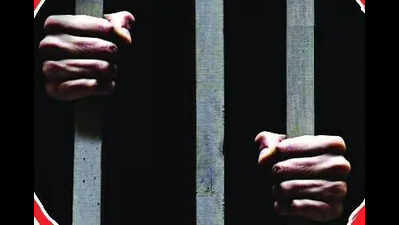 Now, maroon T-shirt and shorts uniform for accused in central lockups in Mumbai