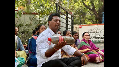 Janwadi Janata Vasahat residents protest as muddy, foul-smelling water flows from taps, demand supply survey to address contamination