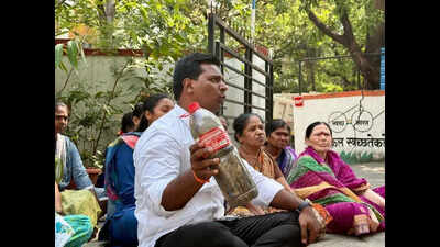 Janwadi Janata Vasahat residents protest as muddy, foul-smelling water flows from taps, demand supply survey to address contamination
