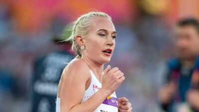 Pregnant Calli Hauger Thackery finishes Boston Marathon through pain as US runner shares powerful moment