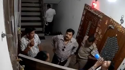 5 Indore cops accused of breaking into house, stealing gold jewellery suspended