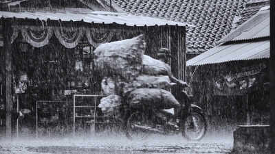 Tourists advised caution as IMD issues heavy rain and heatwave warnings across India