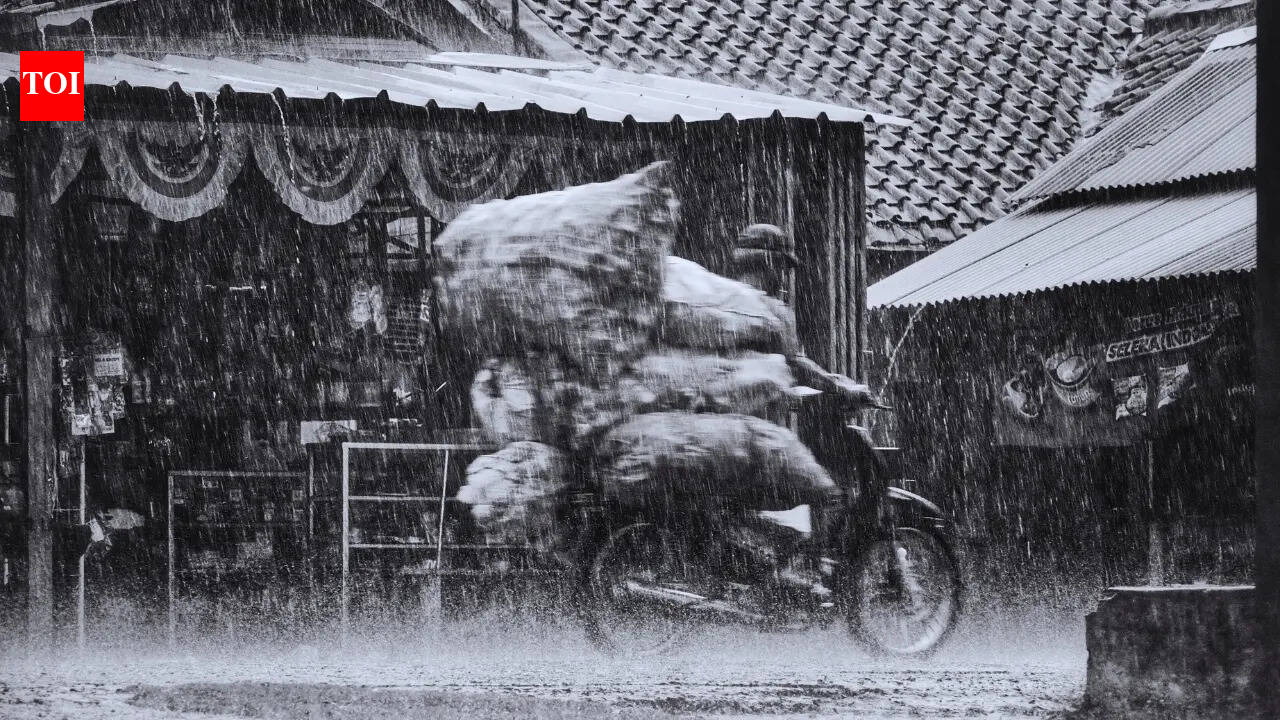 Tourists advised caution as IMD issues heavy rain and heatwave warnings across India