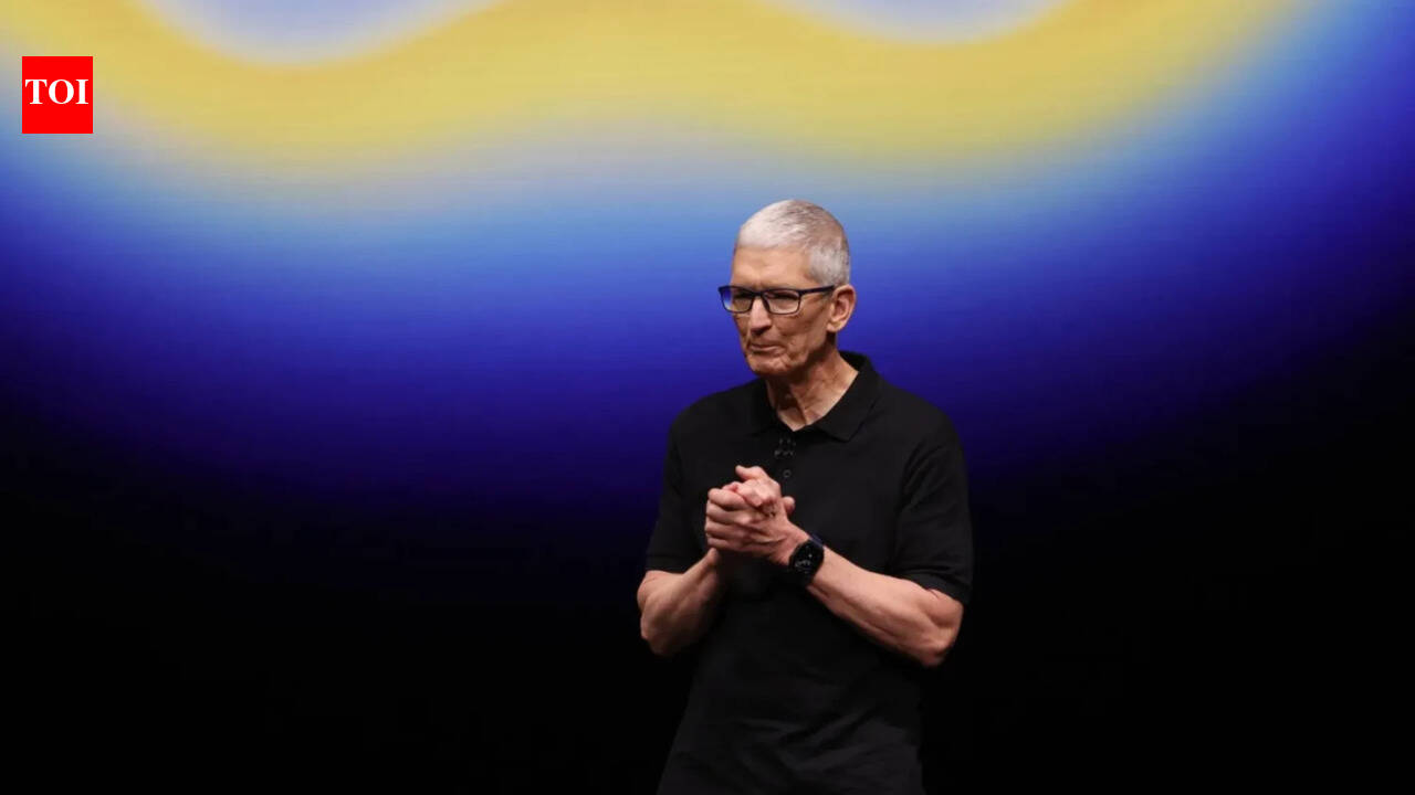 Tim Cook gives employees the three reasons he chose now to step down as Apple CEO after 15 years