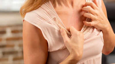 Woman wakes up with mysterious ‘bite marks’ on her chest, netizens urge her to 'go to doctors'