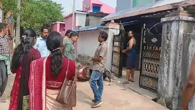 Heat, assault greet Census officials during field work