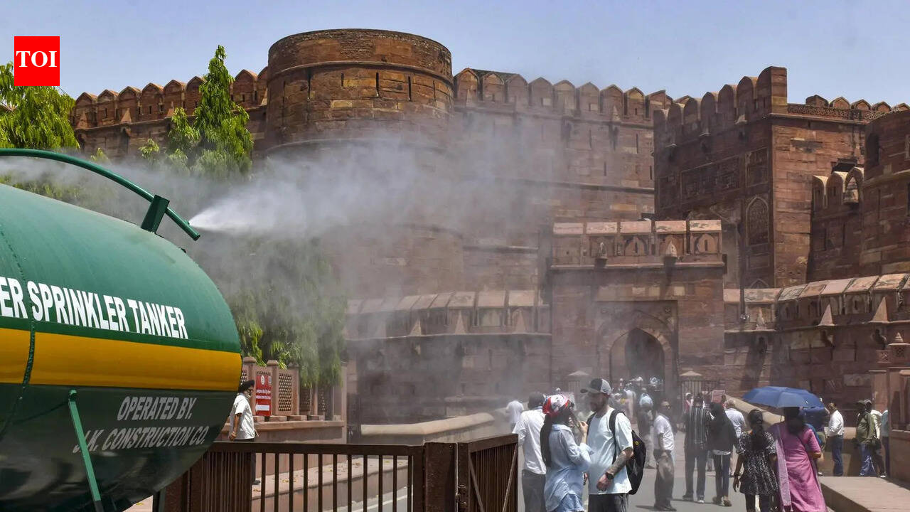 Heatwave alert in Agra till April 25; admin issues safety advisory