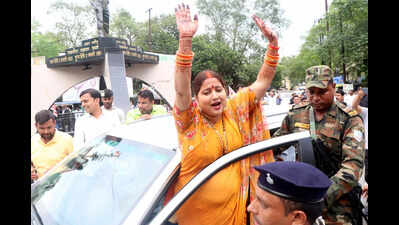 Jharia MLA meets DC, seeks curb on readmission fee in pvt schools