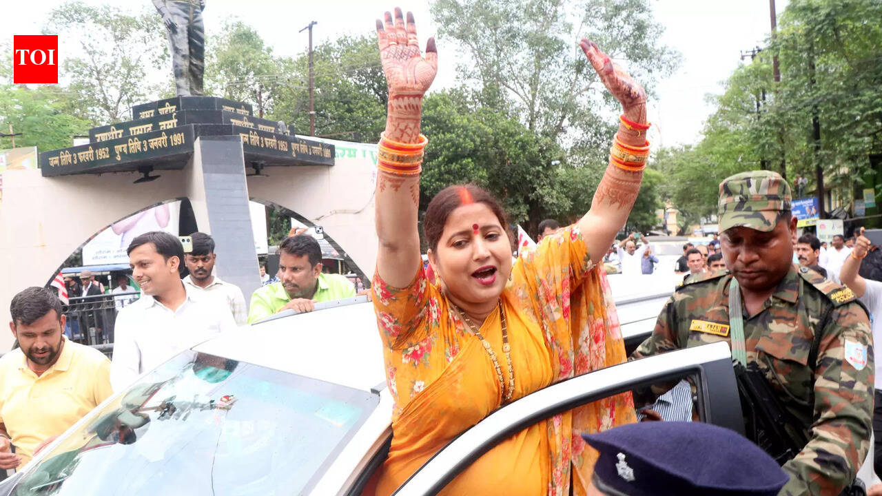 Jharia MLA meets DC, seeks curb on readmission fee in pvt schools