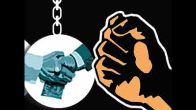 Head clerk arrested for taking bribe