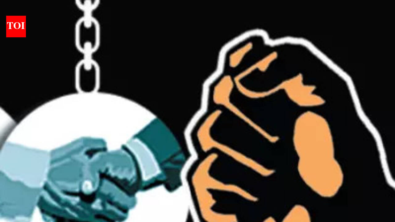 Head clerk arrested for taking bribe