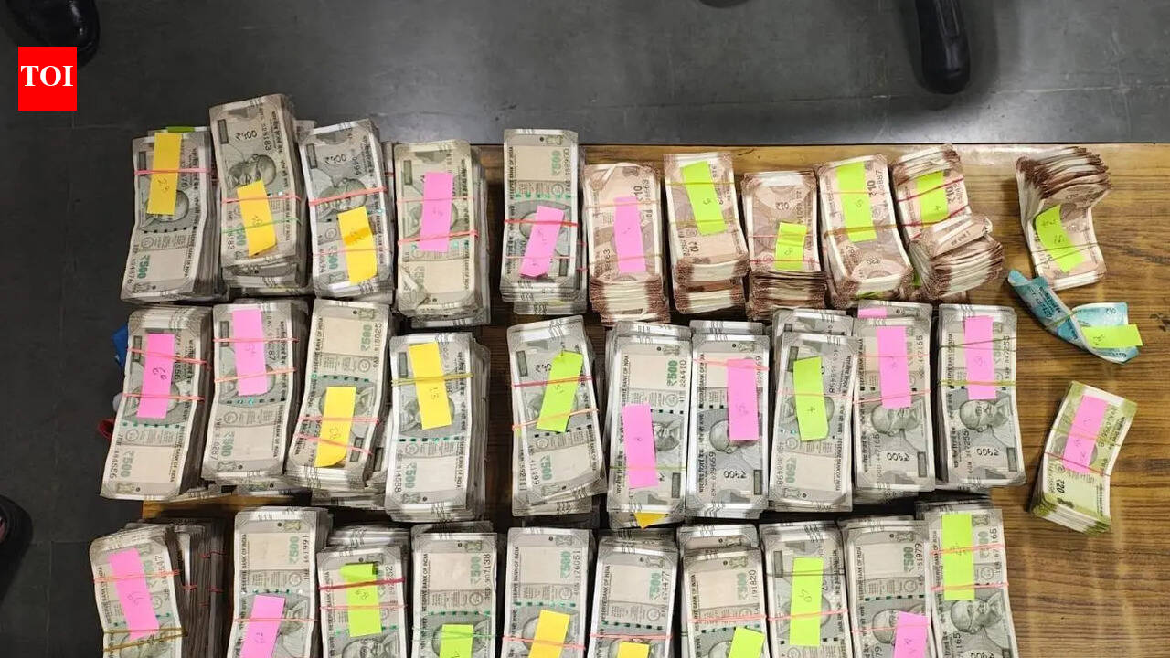 CBI arrests Delhi Police head constable for alleged bribe demand; Rs 48.9 lakh recovered