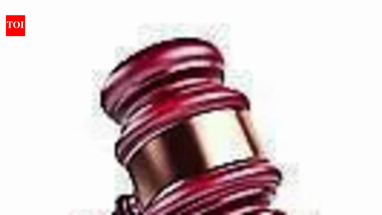 Flat delayed, Ghaziabad consumer forum orders builders to refund Rs 7L to buyer