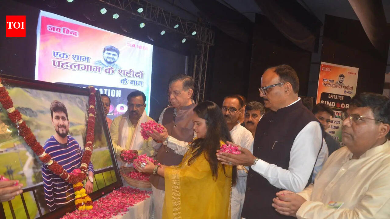 Mahana, Pathak pay homage to Pahalgam terror attack victims