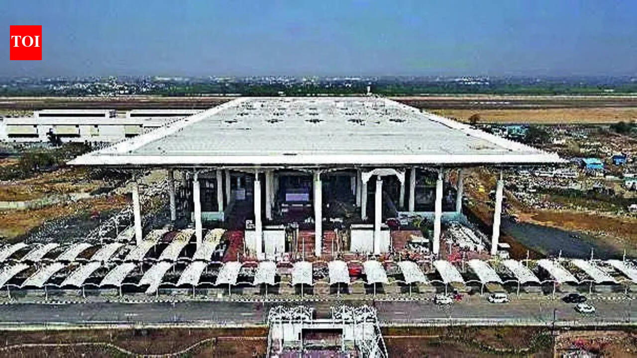 FIR against 4 for constructions on Noida airport land