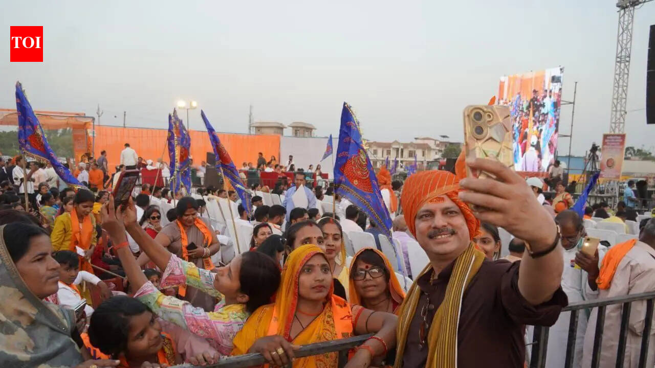 ‘Dharm Utsav’ draws 15,000 devotees in Sarojini Nagar