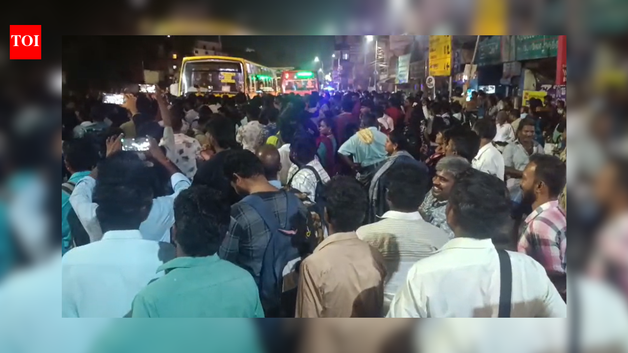 Chaos at Singanallur terminus as voters block road over bus shortage ahead of Tamil Nadu polls