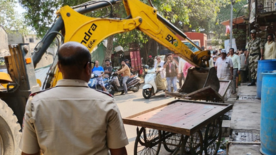 Maharashtra civic body launches anti-encroachment drive, targets illegal hawkers in Kalyan-Dombivli