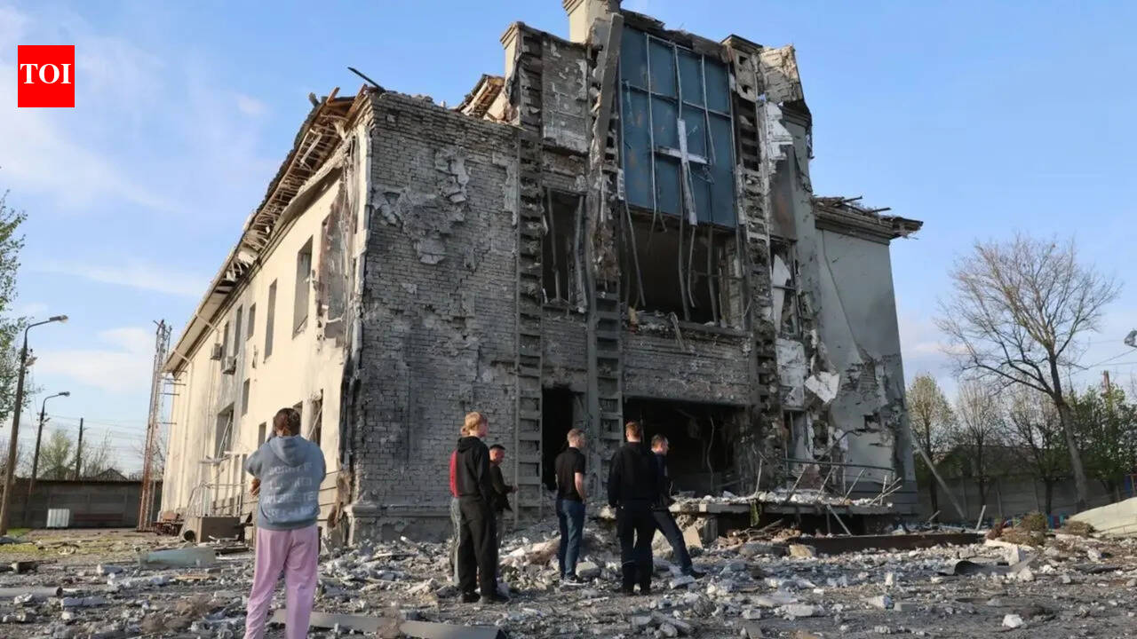 Three killed in Russian, Ukrainian strikes