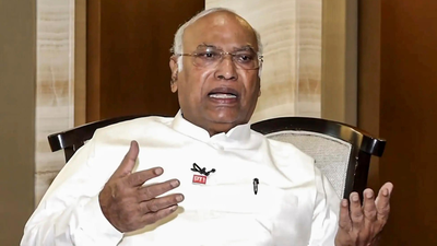 EC Issues Notice To Kharge Over “Terrorist” Remark On PM Modi After BJP Complaint