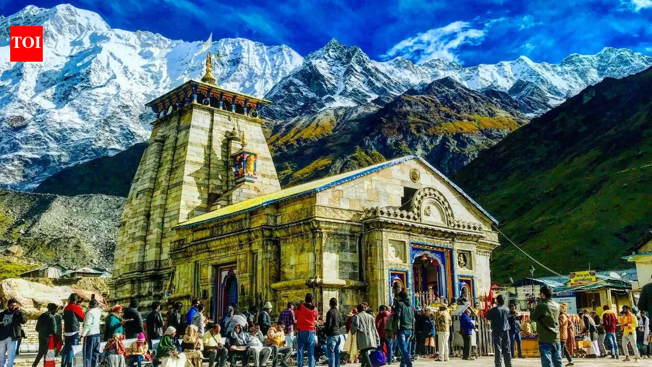 'Kedarnath Kabhi mat aana': Agitated man shares video as wife and child seen crying