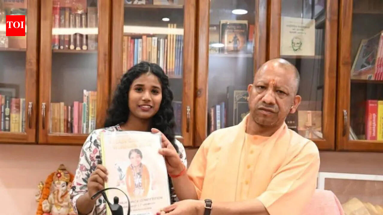 International yoga athlete meets CM Yogi