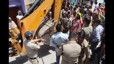 Chander road slum dwellers go to court against DMC’s threat of demolition